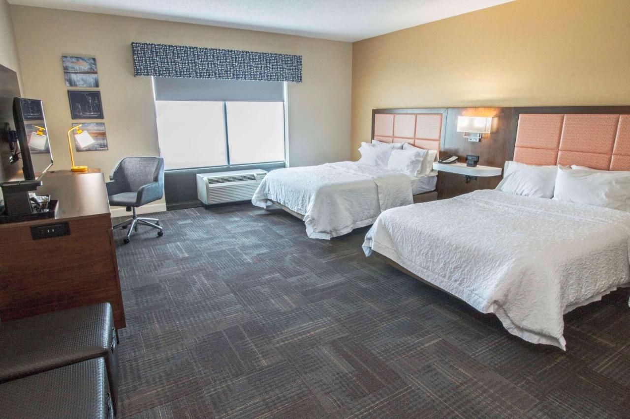 Queen Room with Two Queen Beds - Disability Access Tub at Hampton Inn & Suites Chesapeake-Battlefield Blvd.