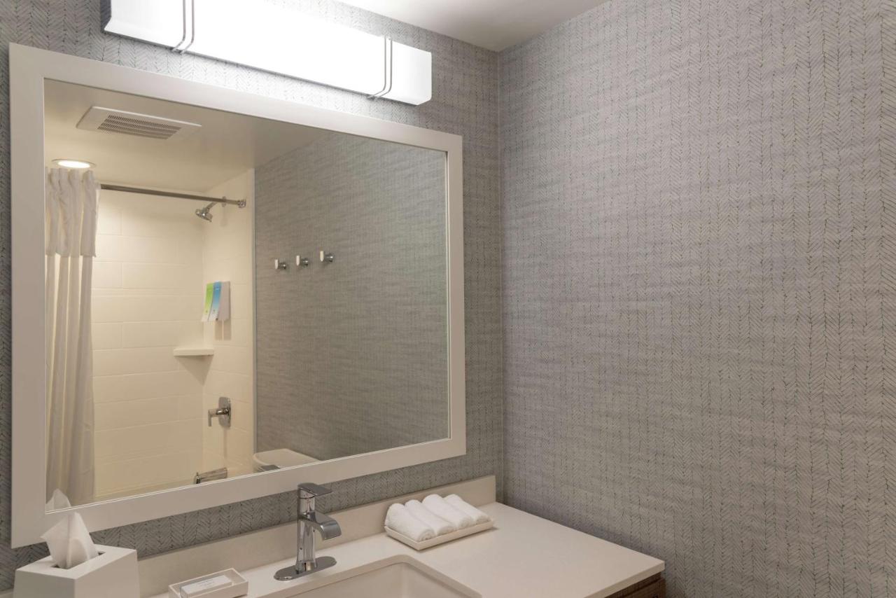 Queen Suite - Non-Smoking at Home2 Suites by Hilton Indianapolis Airport