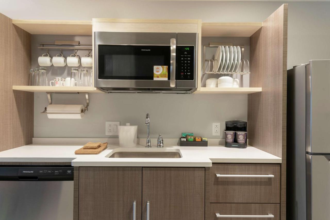 Queen Suite - Non-Smoking at Home2 Suites by Hilton Indianapolis Airport