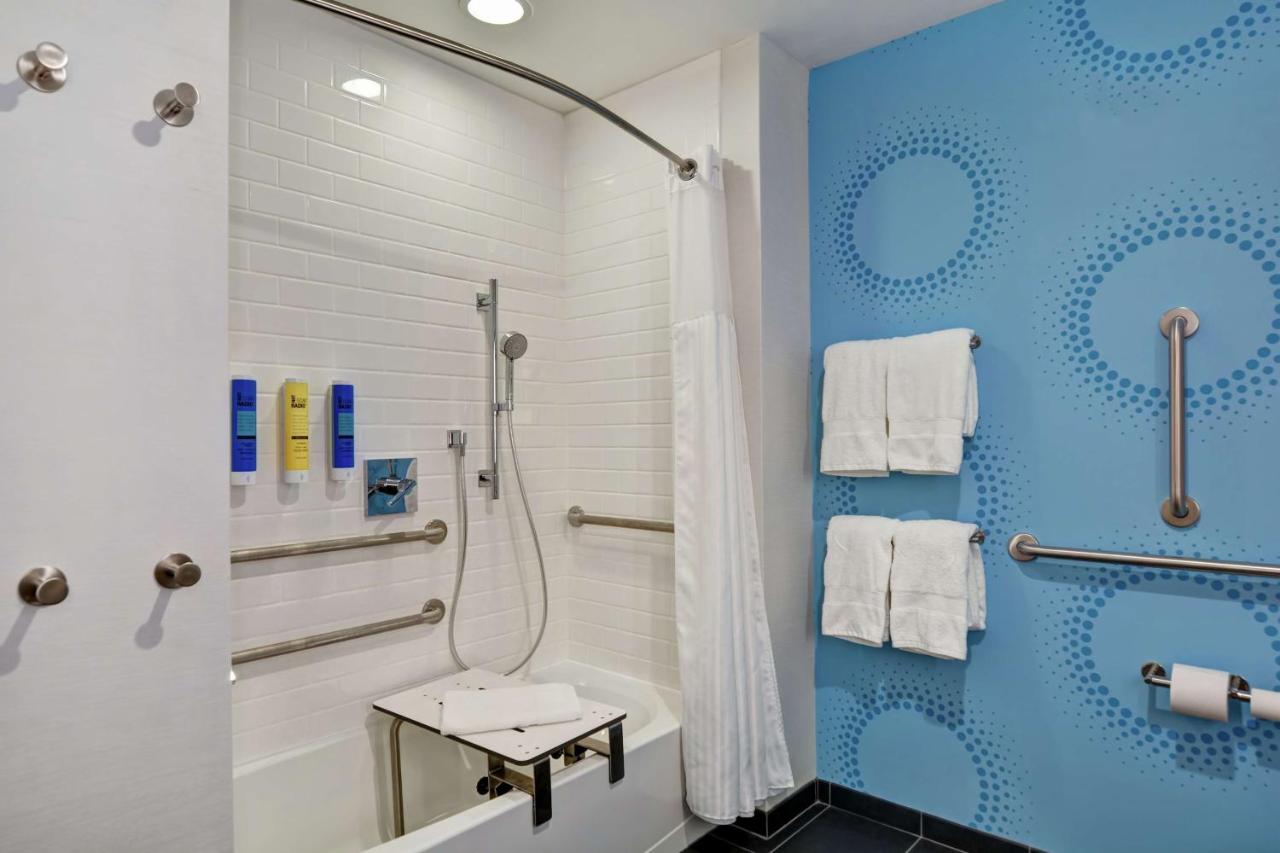 Queen Room with Two Queen Beds - Mobility Accessible with Tub at Tru by Hilton Middletown