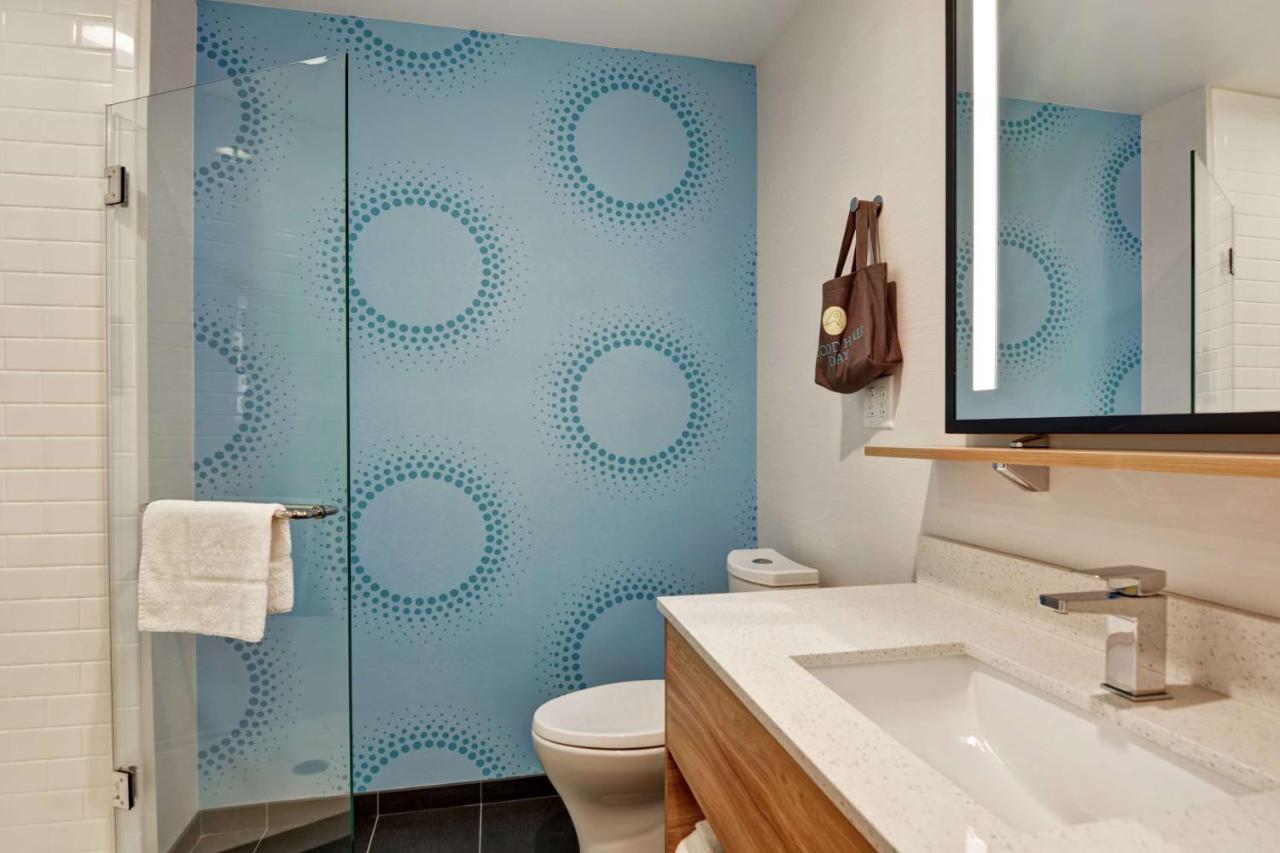 King Room at Tru by Hilton Middletown