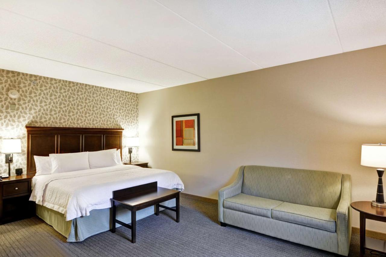 King Room with Sofa Bed at Hampton Inn Tunkhannock