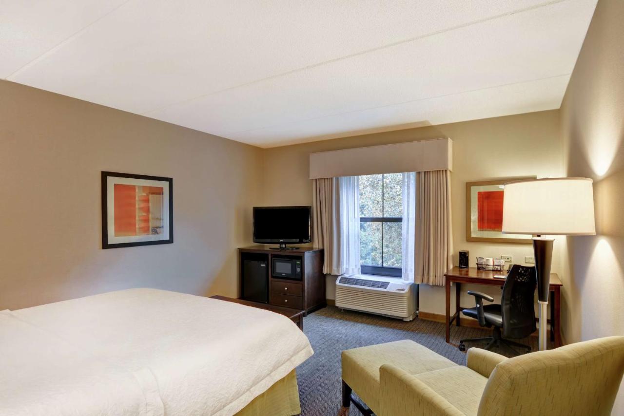 King Room at Hampton Inn Tunkhannock