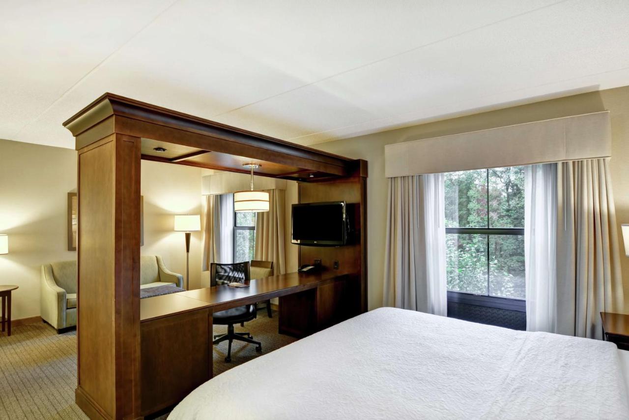 King Studio with Sofa Bed at Hampton Inn Tunkhannock