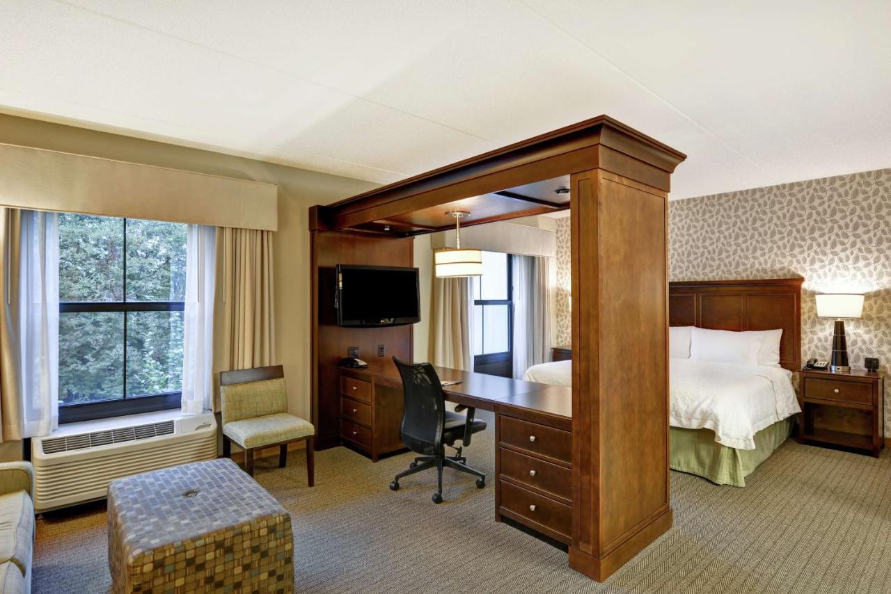 King Studio with Sofa Bed at Hampton Inn Tunkhannock