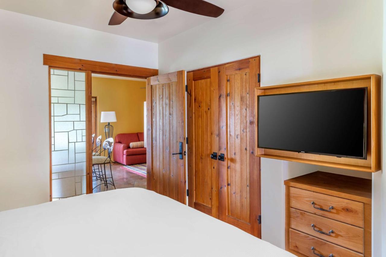 One-Bedroom King Suite at Hilton Grand Vacations Club Palm Desert