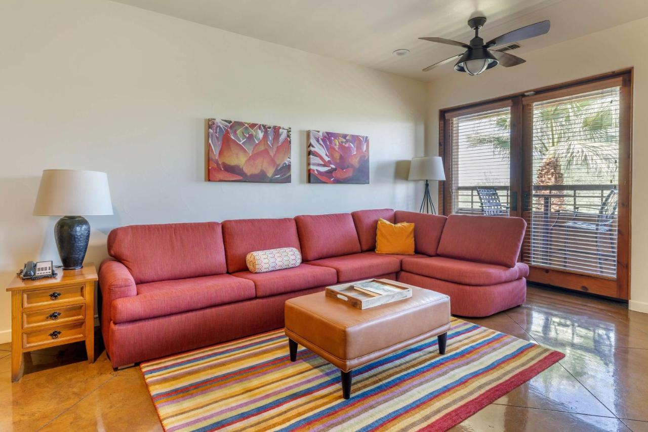 One-Bedroom King Suite at Hilton Grand Vacations Club Palm Desert