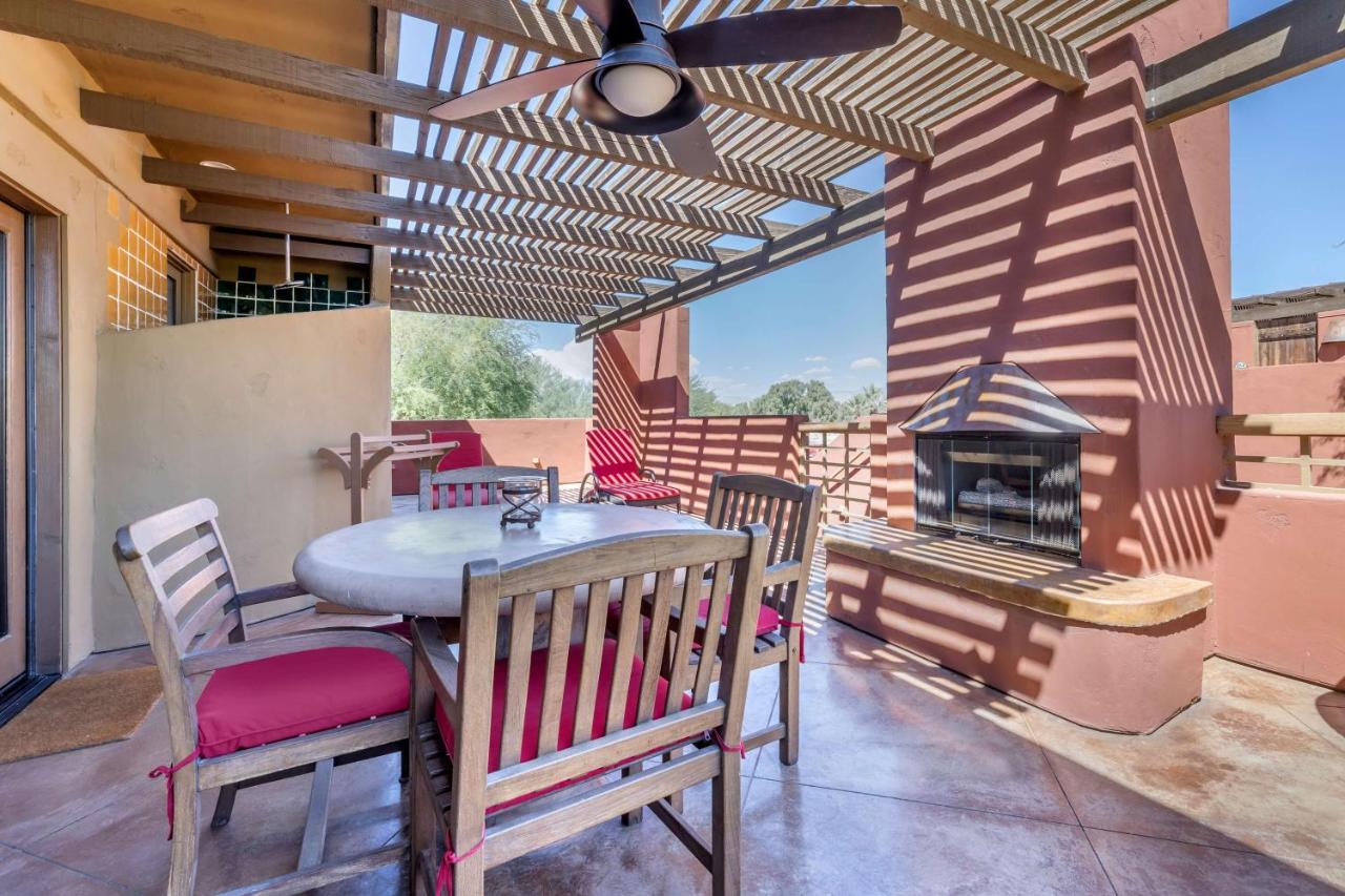 One-Bedroom Premier King Room with Terrace at Hilton Grand Vacations Club Palm Desert