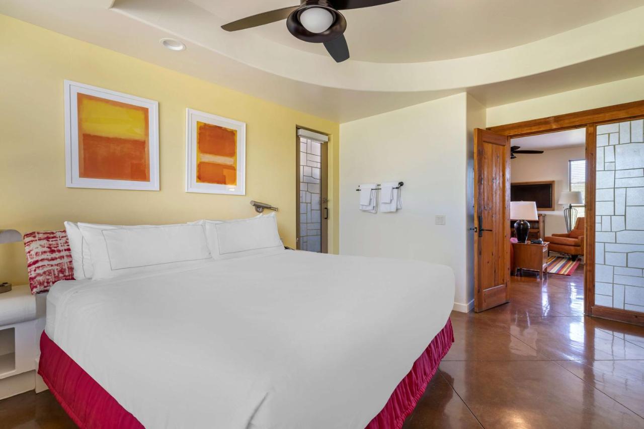 One-Bedroom Premier King Room with Terrace at Hilton Grand Vacations Club Palm Desert