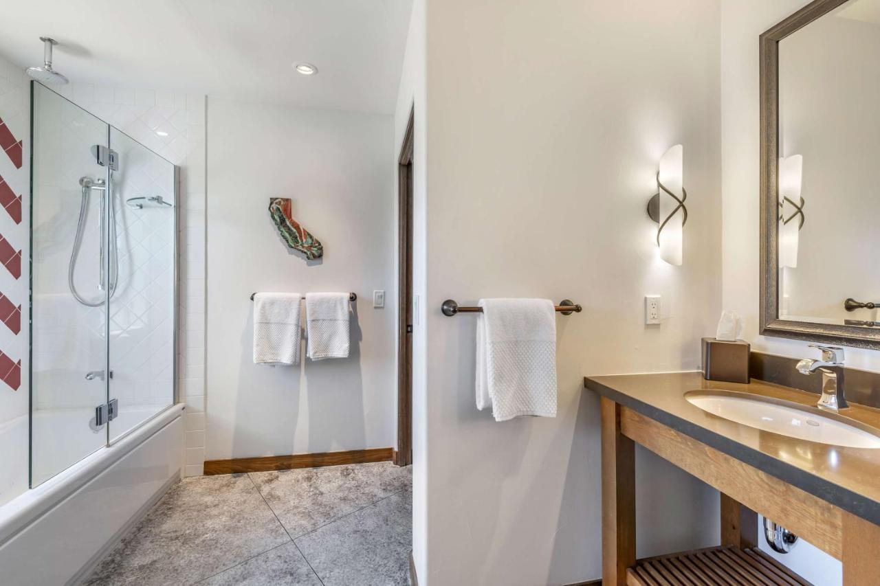 One-Bedroom King Cottage at Hilton Grand Vacations Club Palm Desert