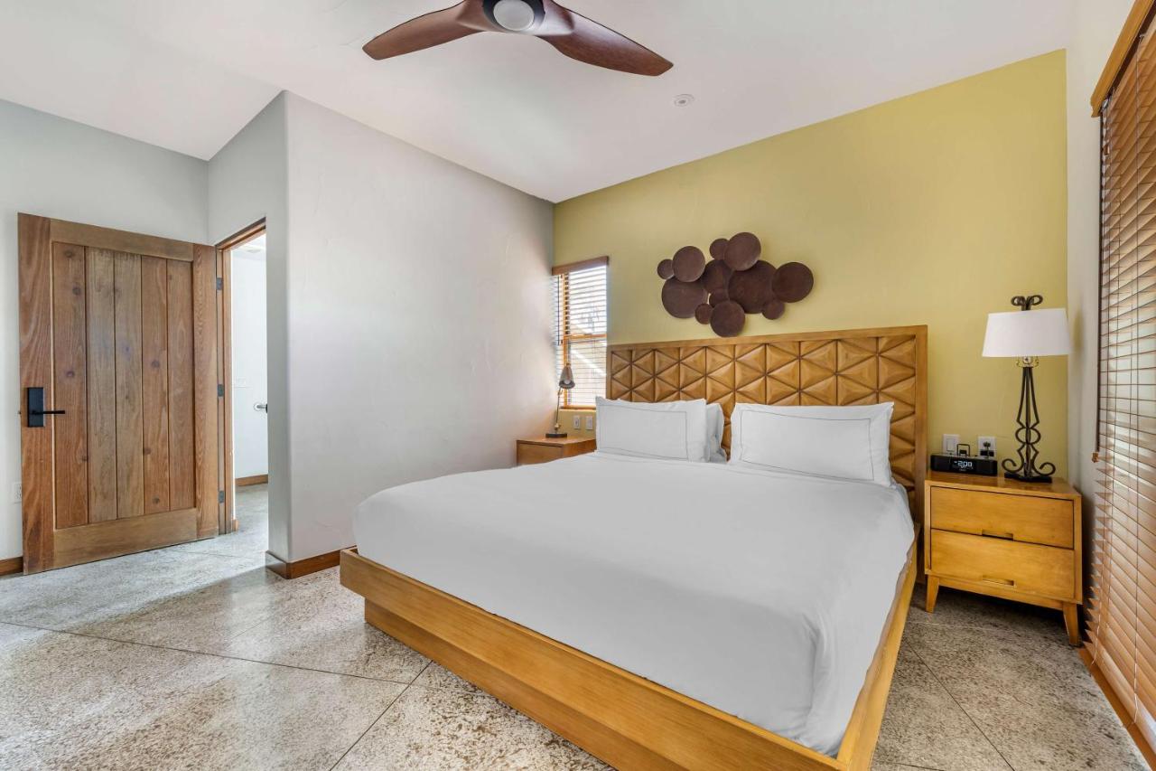 Five-Bedrooms Casita at Hilton Grand Vacations Club Palm Desert