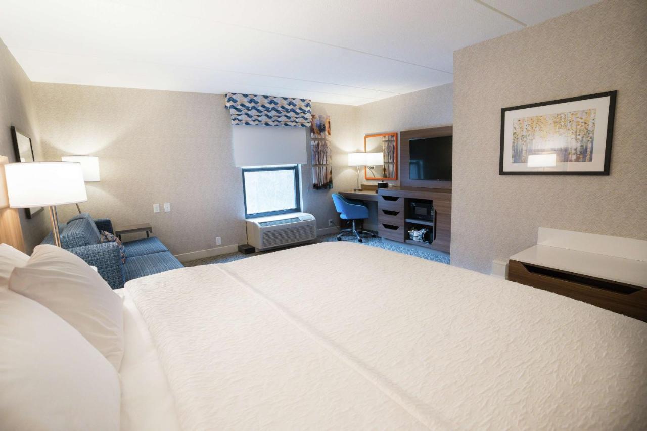 Large Double Room at Hampton Inn Clarks Summit