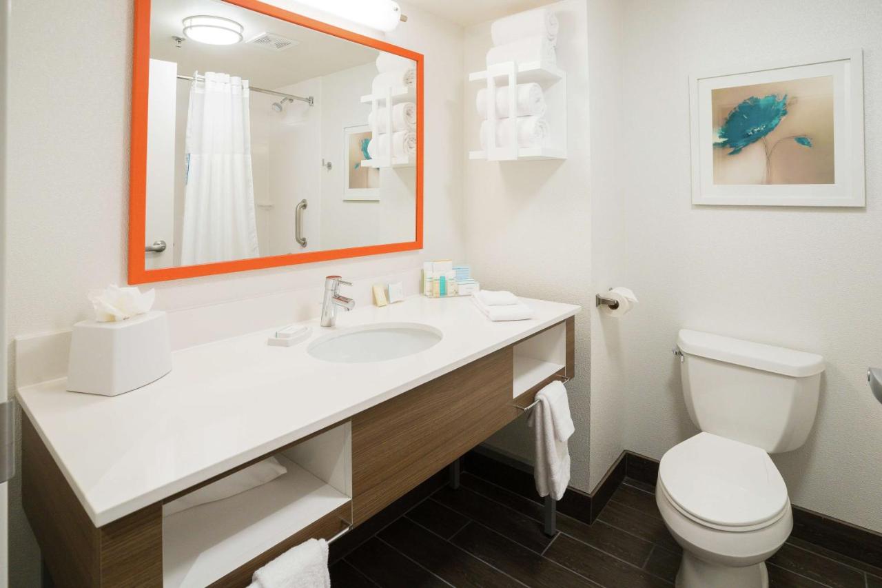 King Room at Hampton Inn Clarks Summit