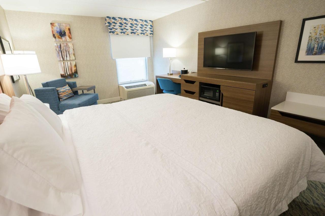 King Room at Hampton Inn Clarks Summit