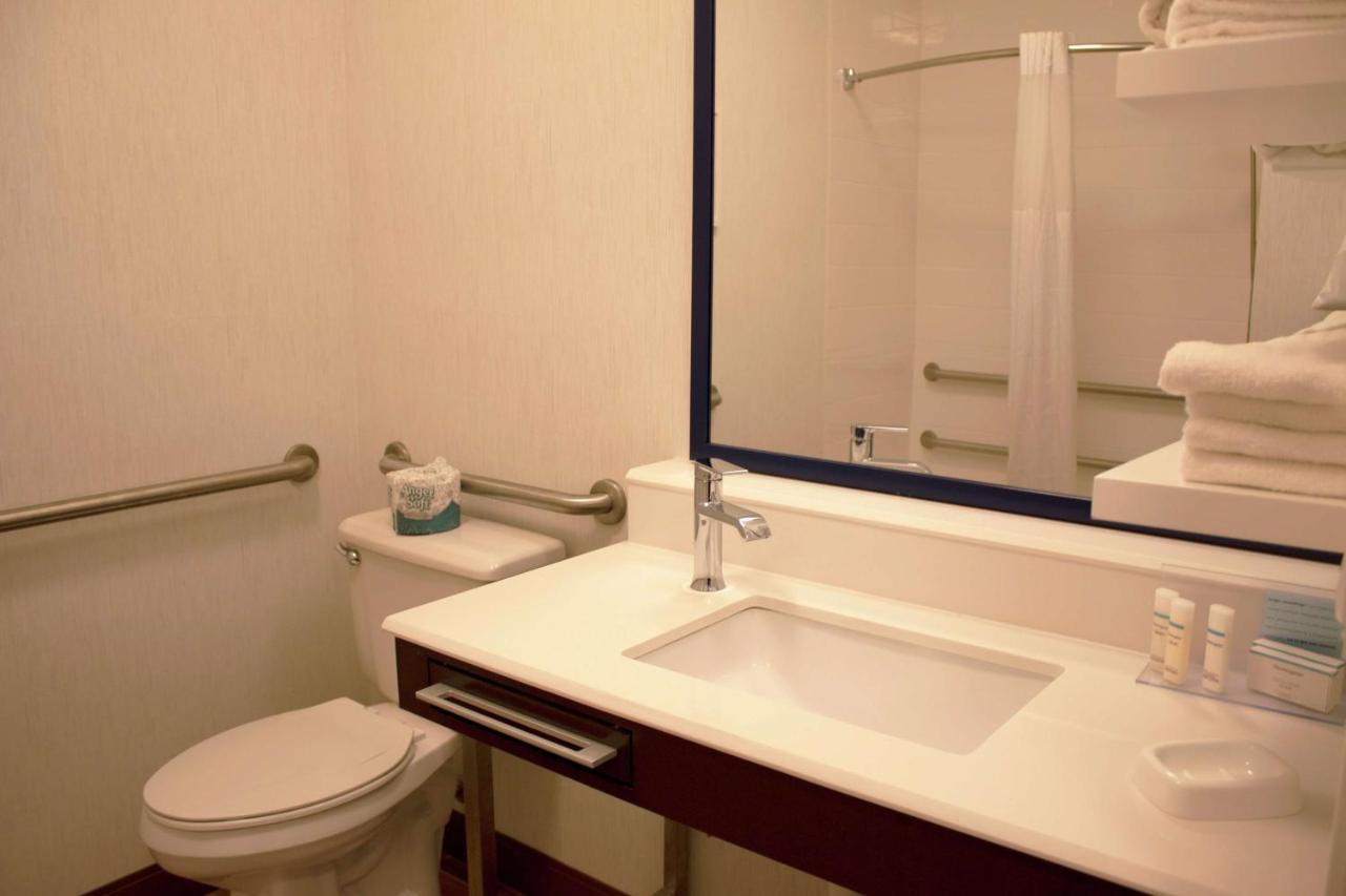 King Room - Disability Access/Non-Smoking at Hampton Inn Boise - Airport