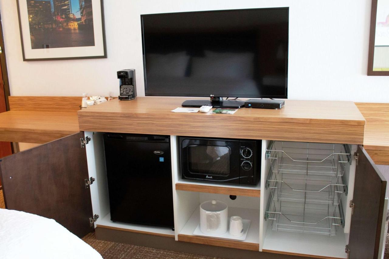 Deluxe King Room with Sofa Bed at Hampton Inn Boise - Airport