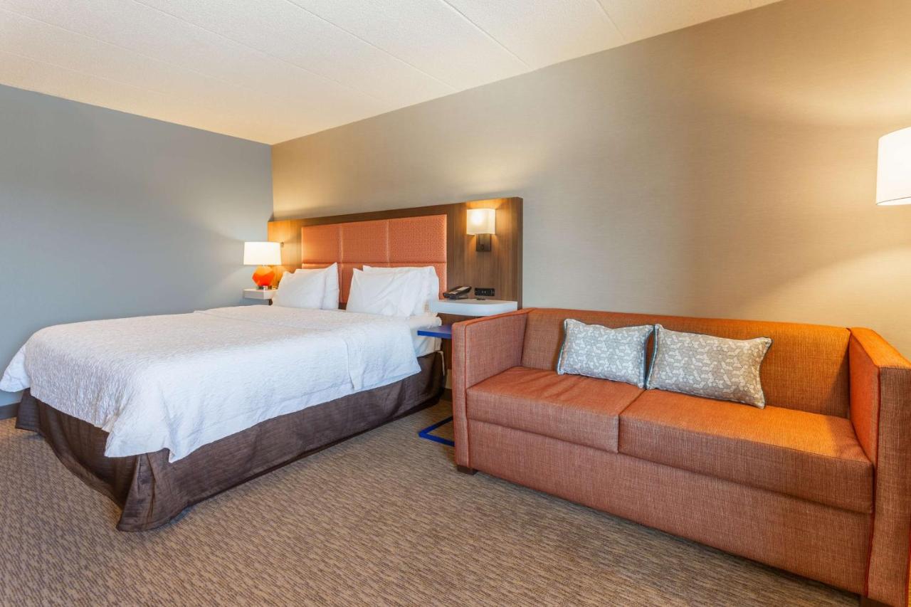 King Study with Sofa Bed - Non-Smoking  at Hampton Inn Madison East Towne Mall Area