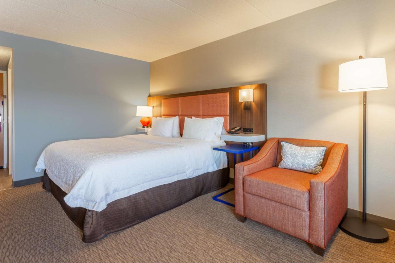King Room at Hampton Inn Madison East Towne Mall Area