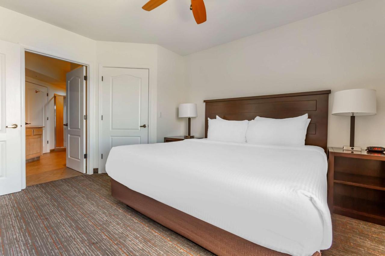One-Bedroom King Suite with Sofabed at Hilton Vacation Club Sedona Summit