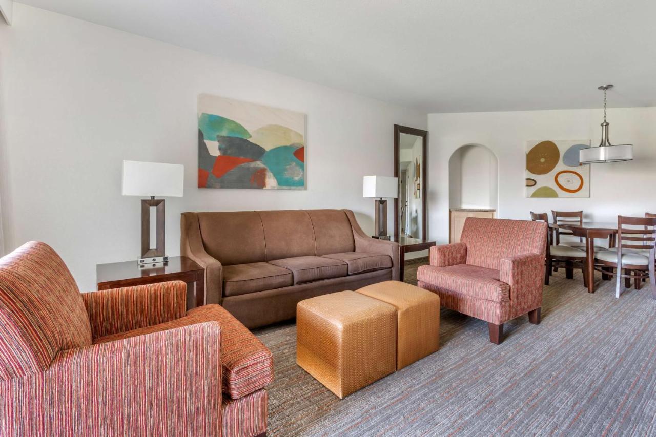 One-Bedroom King Suite with Sofabed at Hilton Vacation Club Sedona Summit
