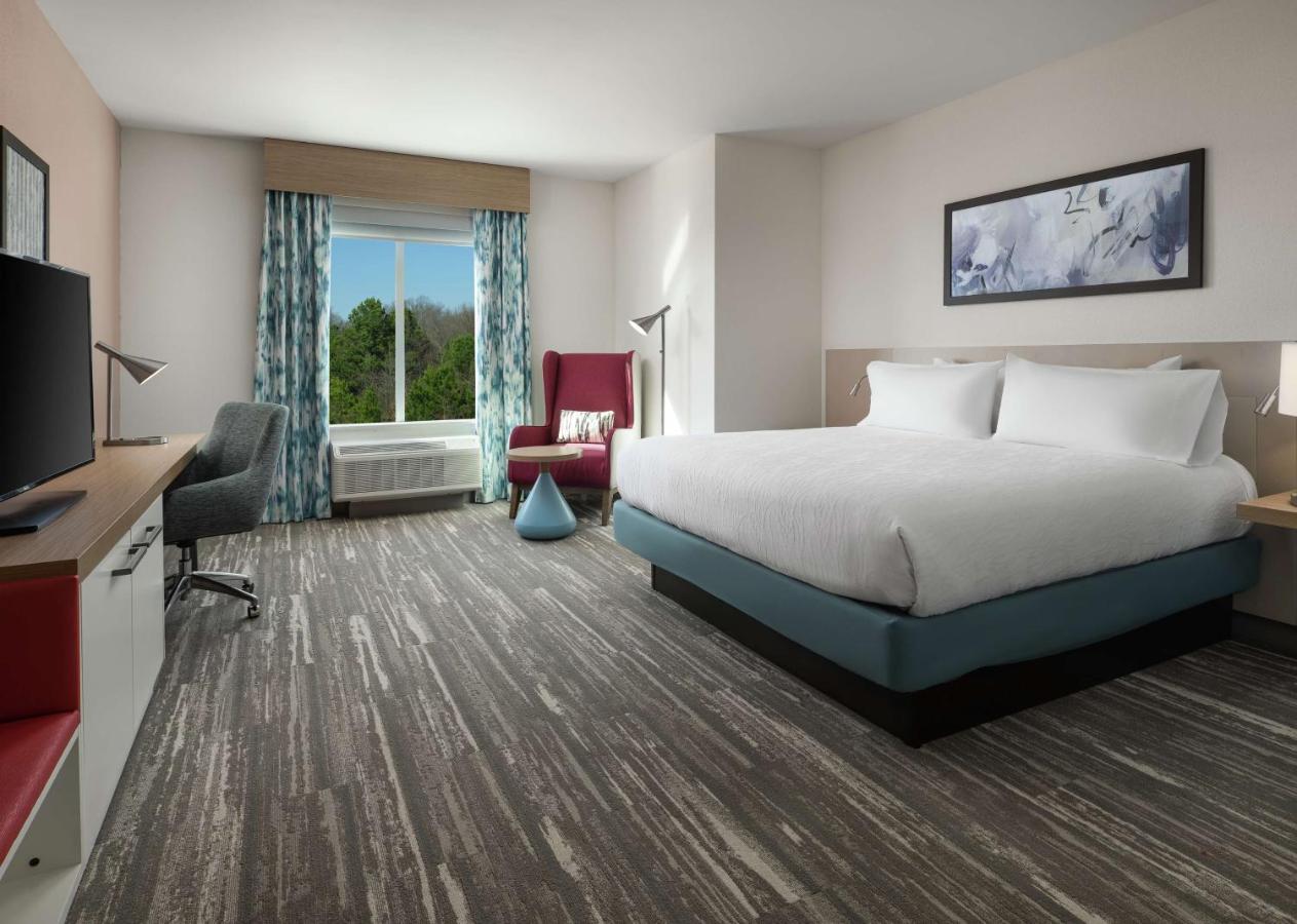 Deluxe King Room at Hilton Garden Inn Olive Branch, MS