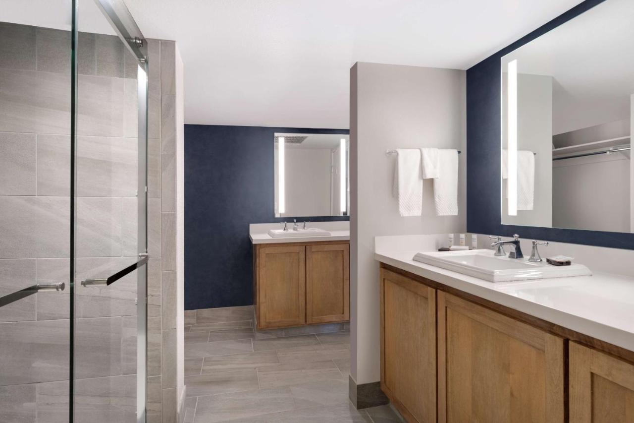 Deluxe King Suite with Fireplace at Embassy Suites by Hilton Tucson East