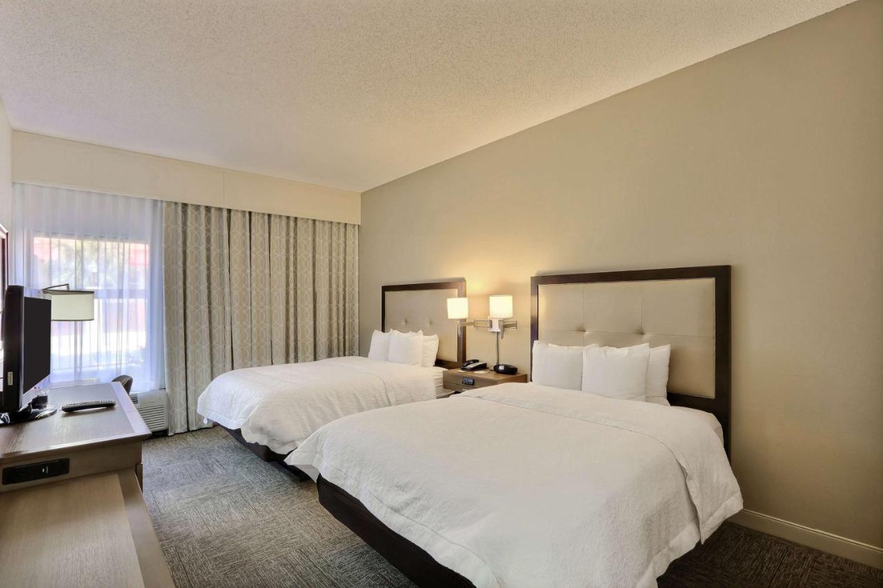 Queen Room - Non-Smoking at Hampton Inn Savannah-I-95/Richmond Hill