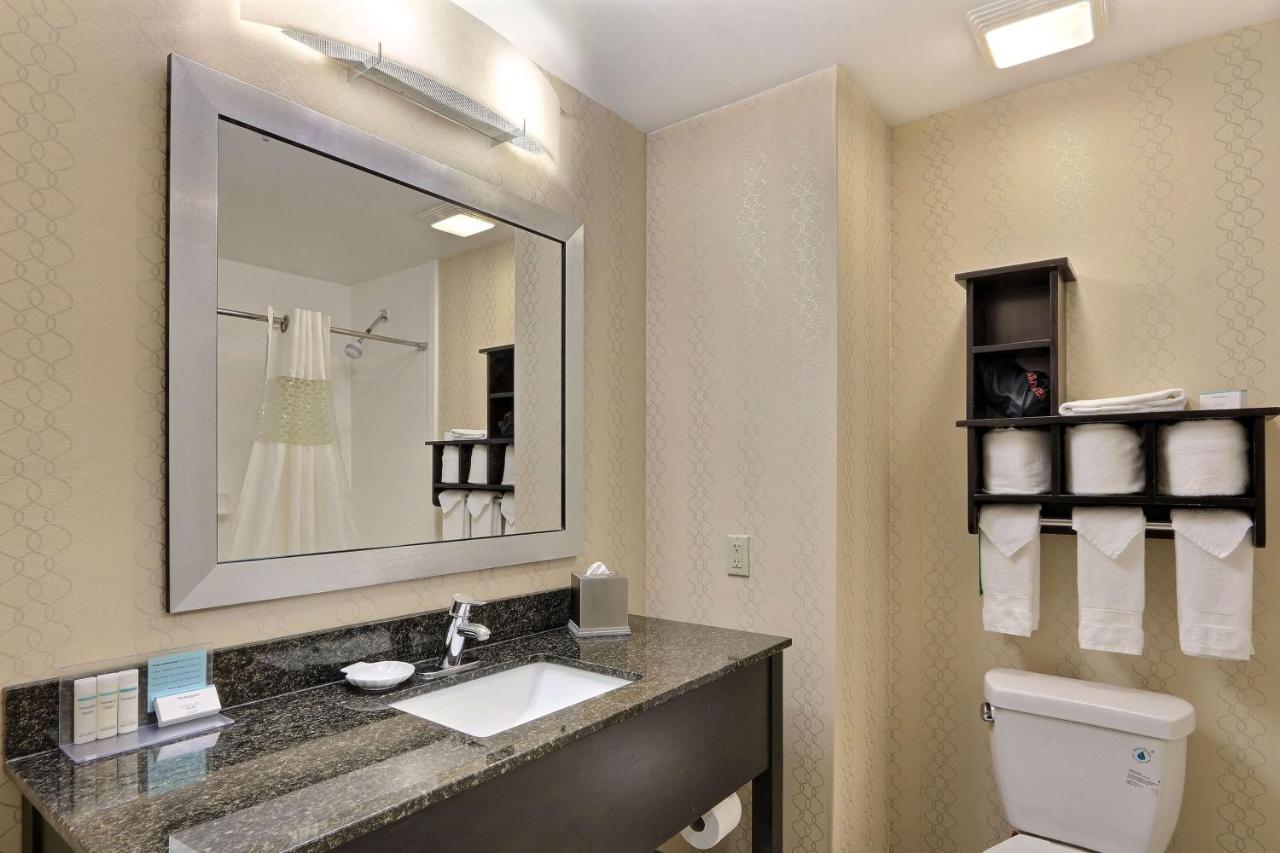 Queen Room - Non-Smoking at Hampton Inn Savannah-I-95/Richmond Hill