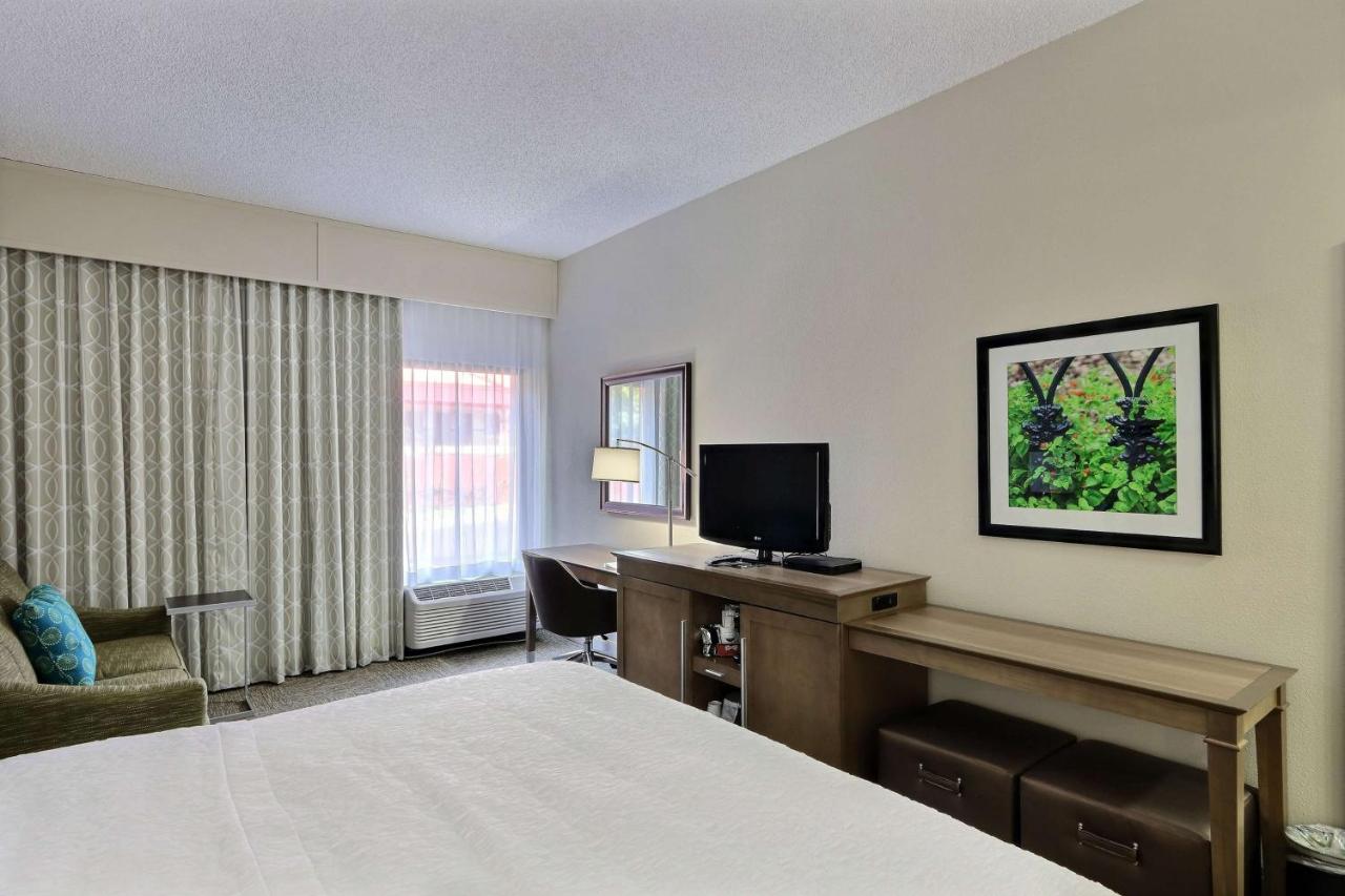 King Room with Sofa Bed - Non-Smoking at Hampton Inn Savannah-I-95/Richmond Hill