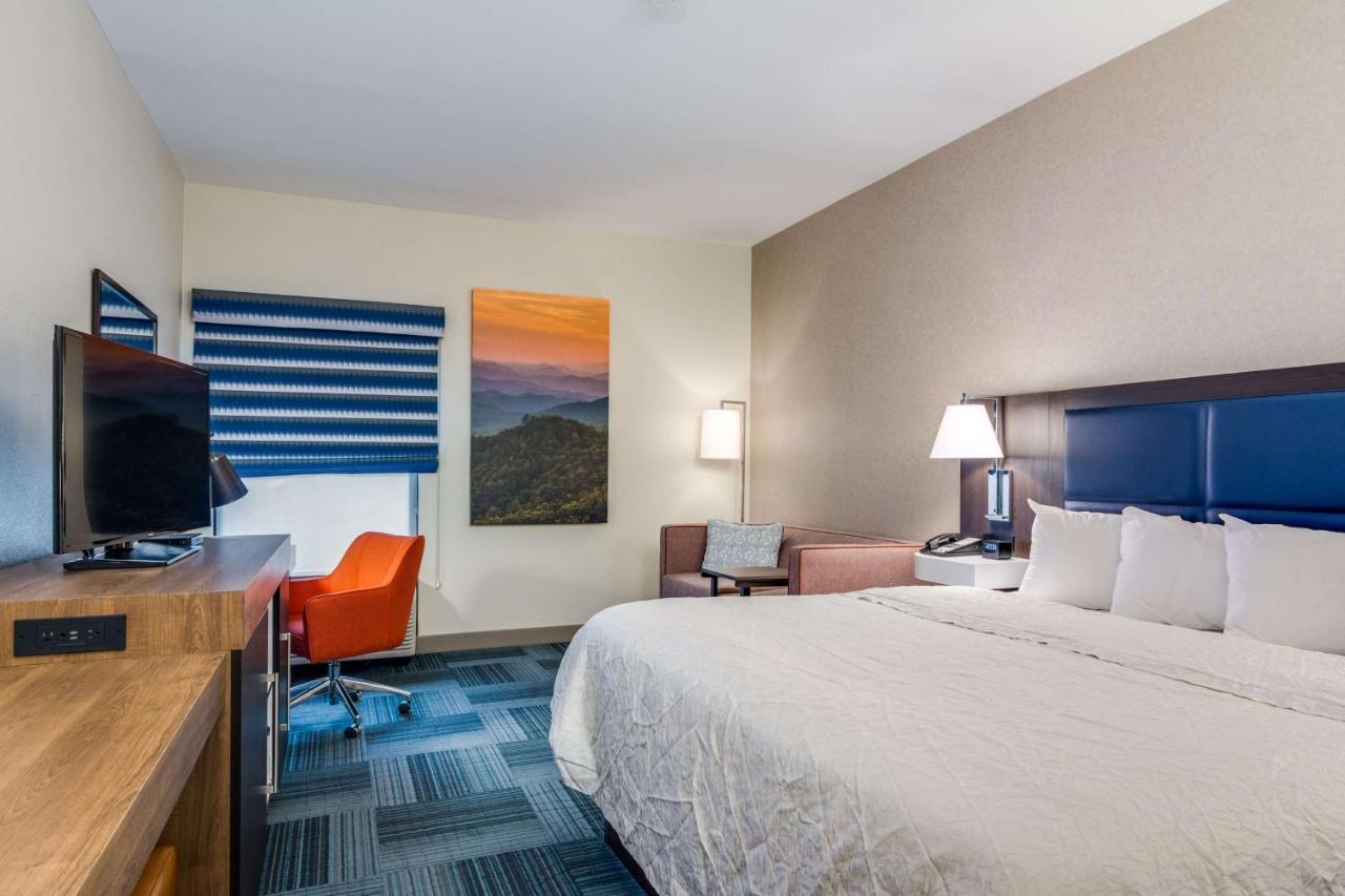 King Room - Non-Smoking at Hampton Inn Johnson City