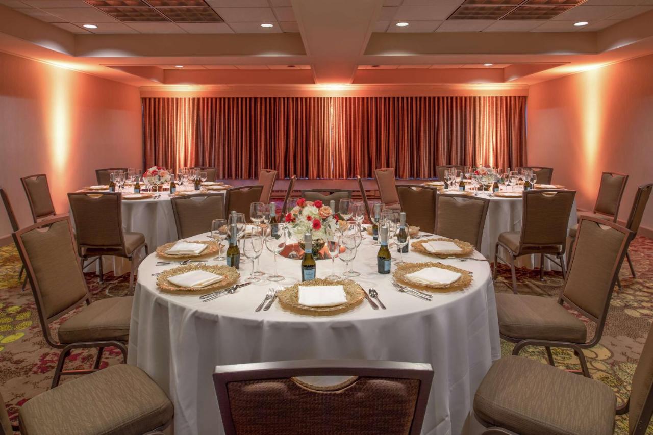 DoubleTree Suites by Hilton Hotel Seattle Airport - Southcenter
