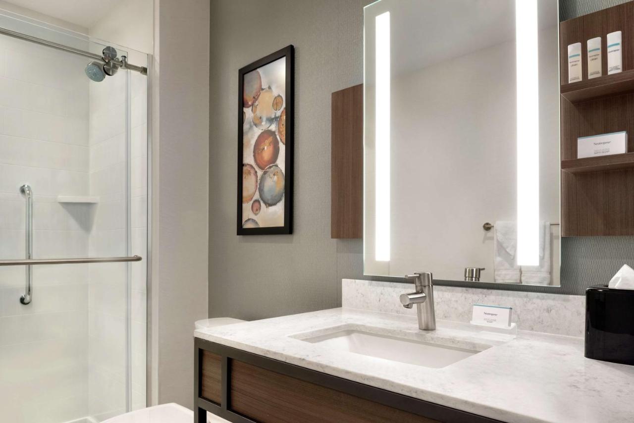 King Corner Room at Hilton Garden Inn Chicago Downtown South Loop