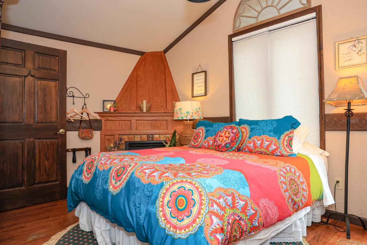 | Stone Chalet Bed & Breakfast Inn
