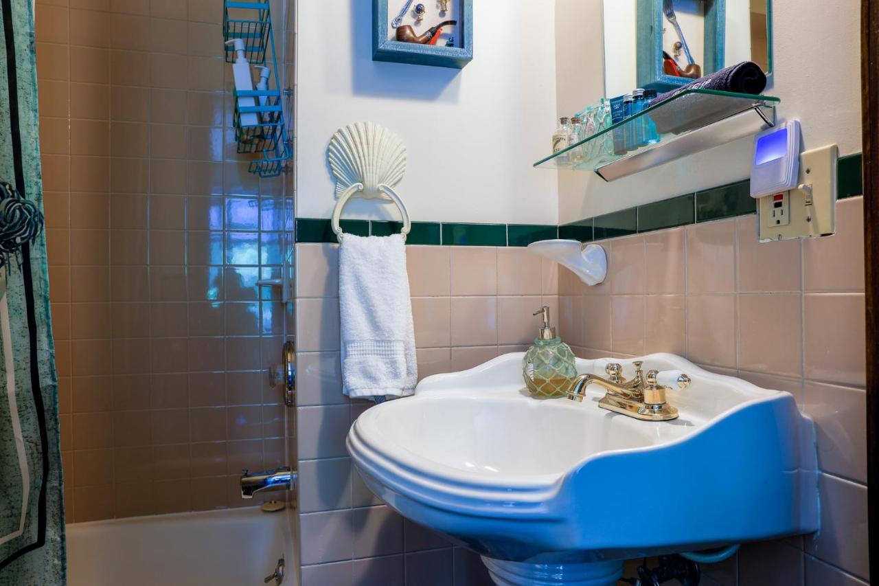 | Stone Chalet Bed & Breakfast Inn
