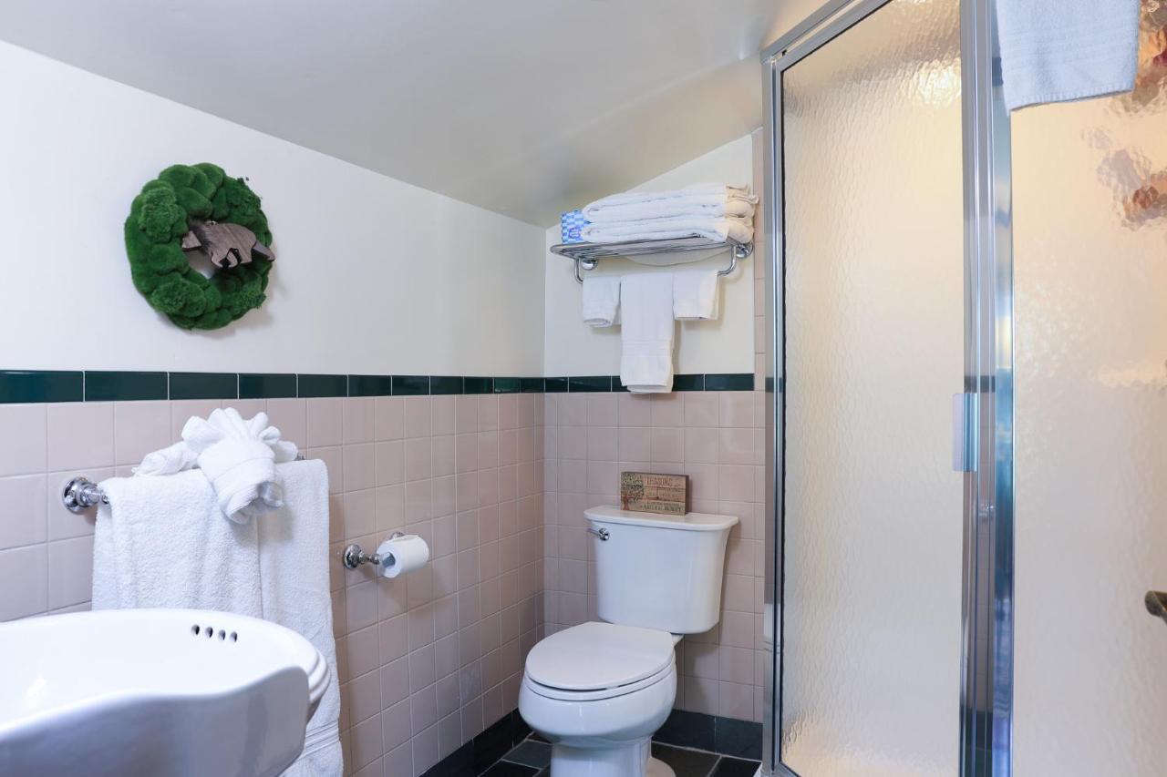 | Stone Chalet Bed & Breakfast Inn