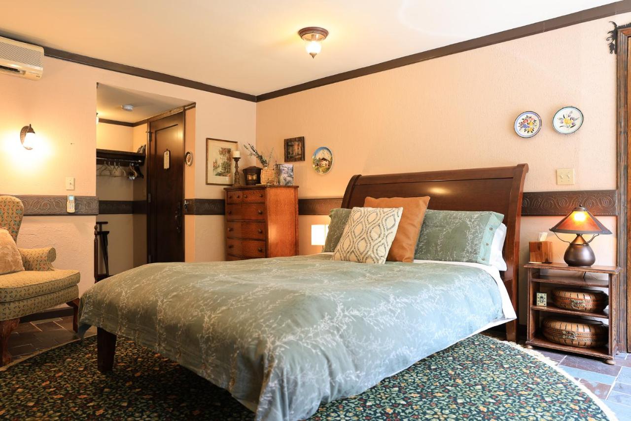 | Stone Chalet Bed & Breakfast Inn