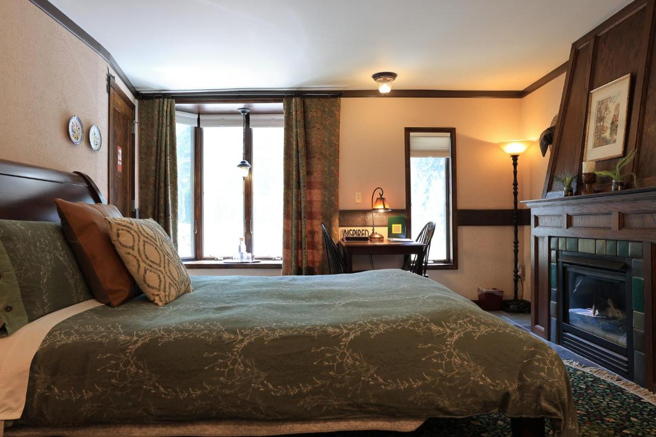 | Stone Chalet Bed & Breakfast Inn