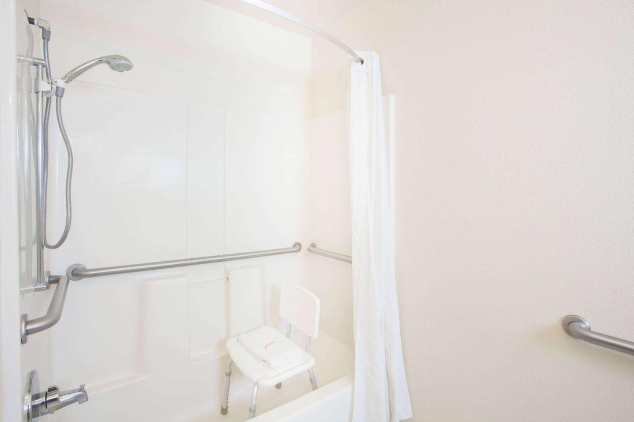 Queen Room with Two Queen Beds and Bath Tub - Mobility Accessible/Non-Smoking at Super 8 by Wyndham Yuma