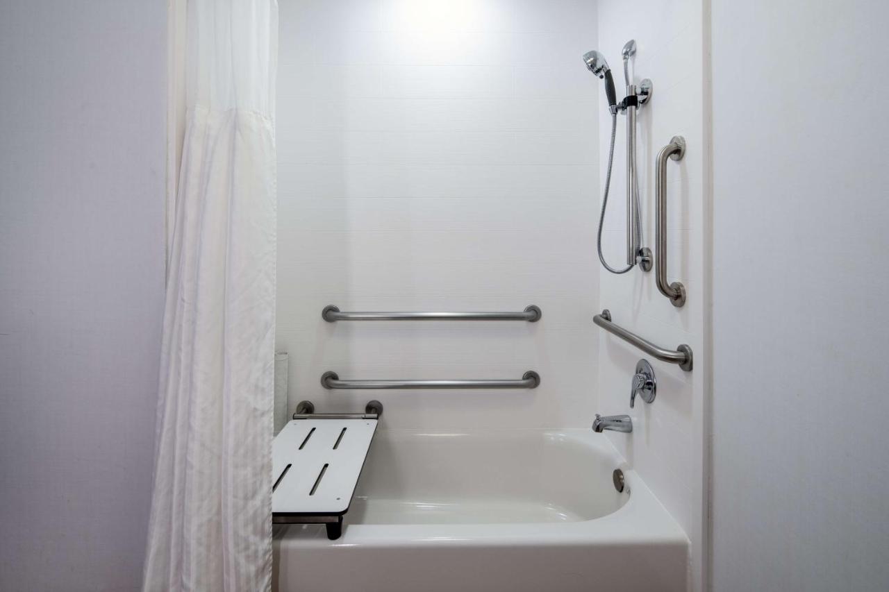 King Room - Disability Access with Bathtub at Hilton Garden Inn Folsom