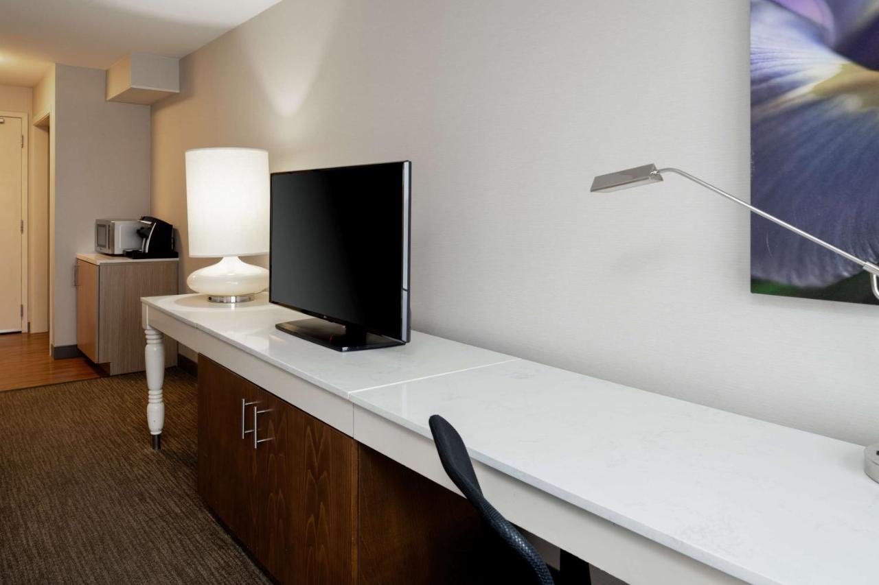Premium Queen Room with Two Queen Beds at Hilton Garden Inn Folsom