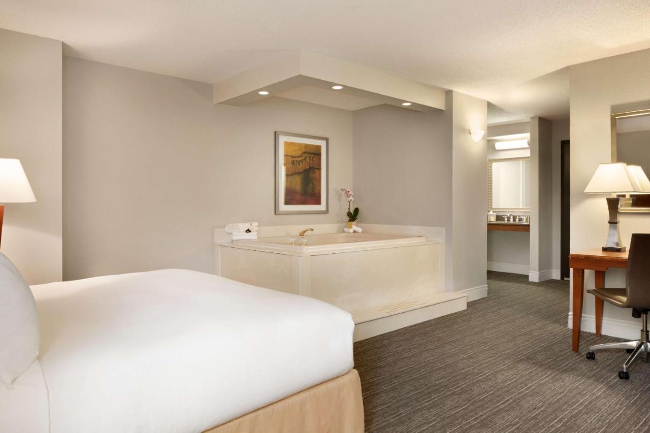 | DoubleTree by Hilton Minneapolis Park Place