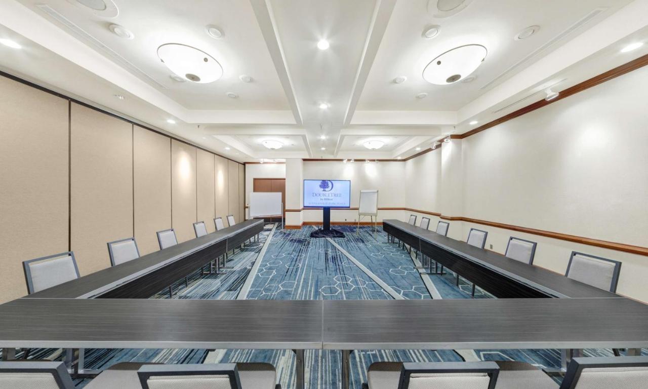 | DoubleTree by Hilton Minneapolis Park Place