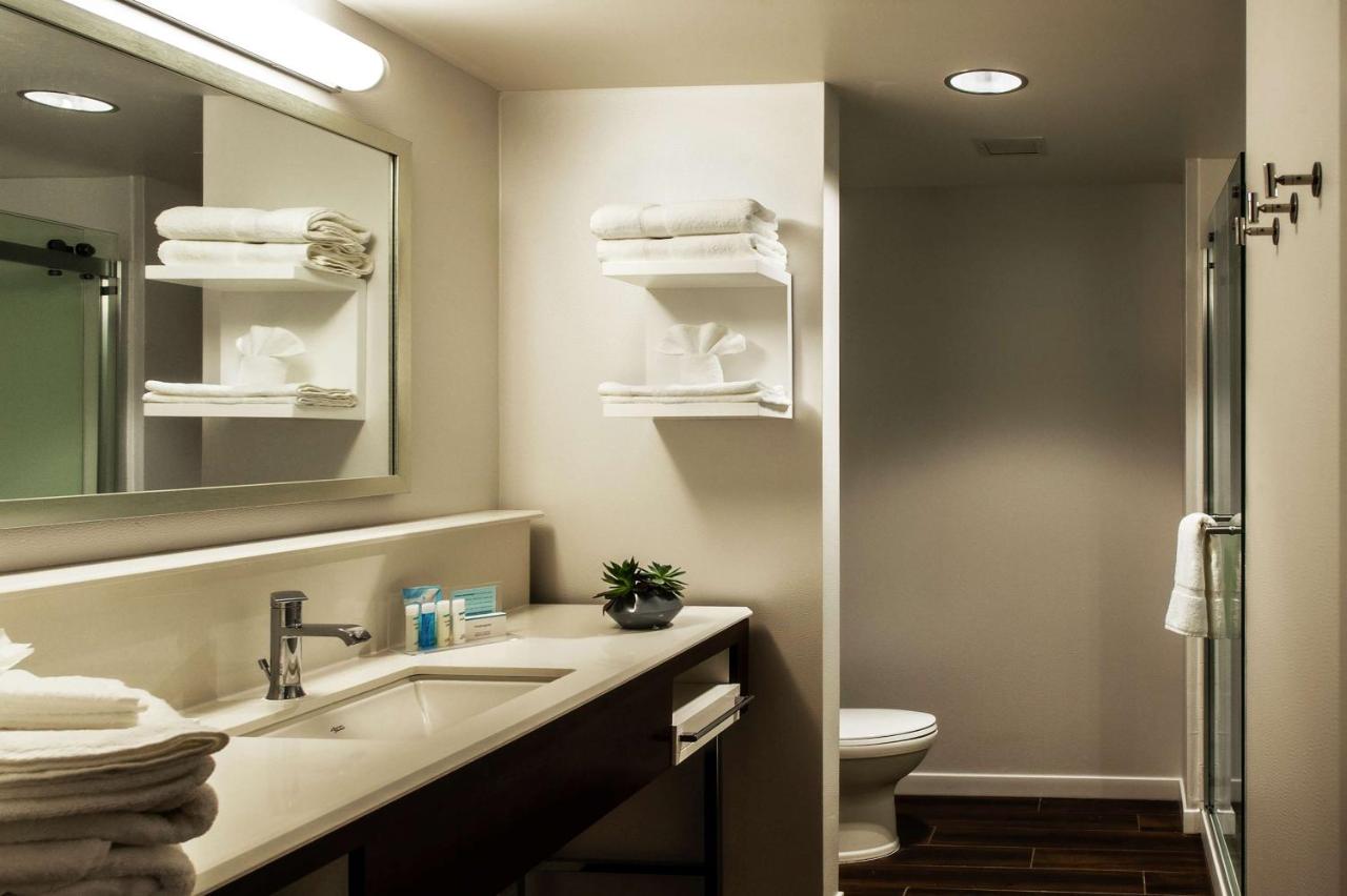 | Hampton Inn & Suites/Foxborough/Mansfield