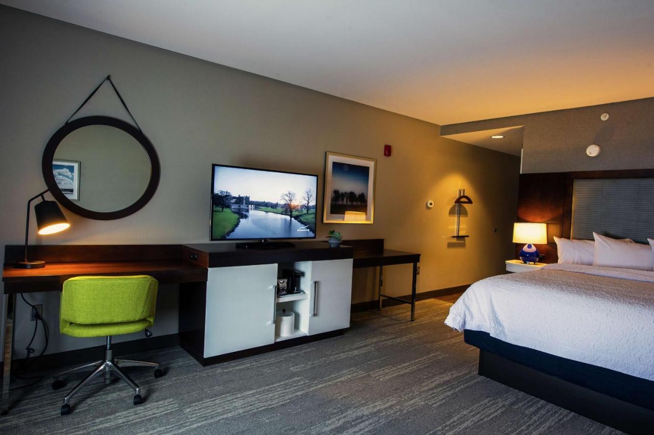 | Hampton Inn & Suites/Foxborough/Mansfield