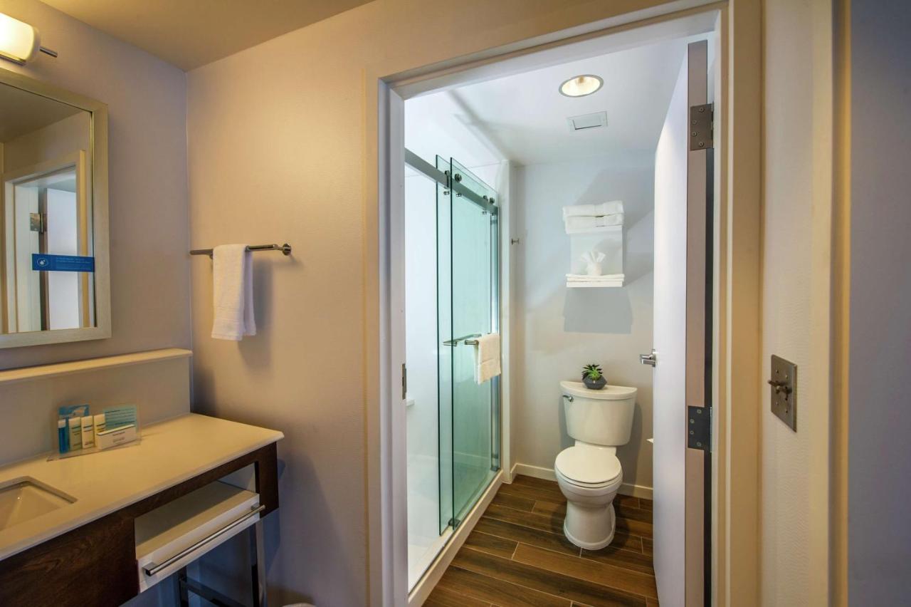 | Hampton Inn & Suites/Foxborough/Mansfield