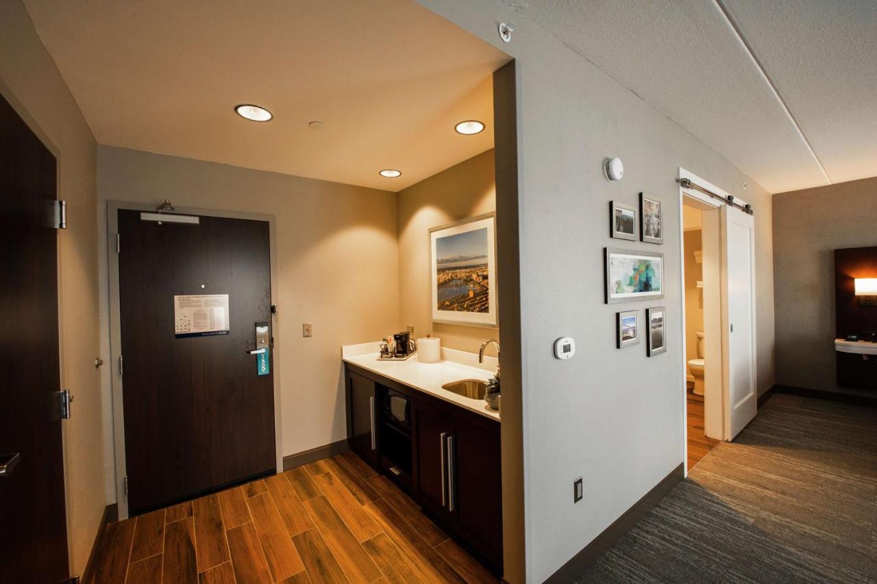 | Hampton Inn & Suites/Foxborough/Mansfield