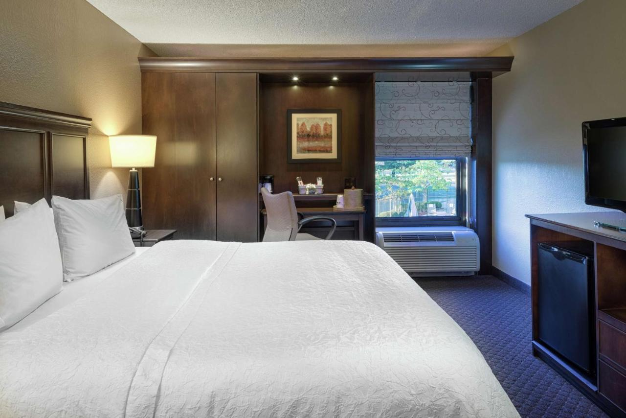King Room - Non-Smoking at Hampton Inn Tuscaloosa-University