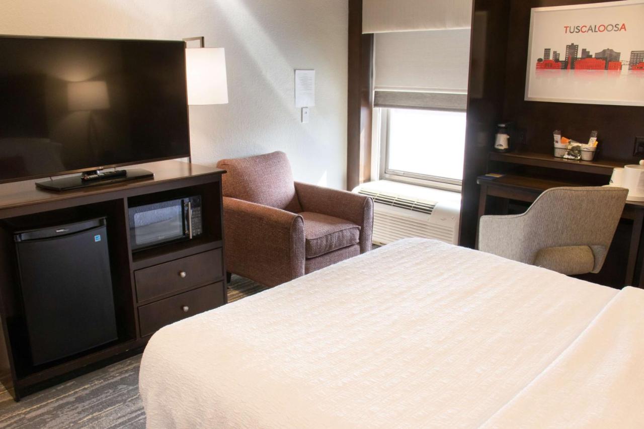 Queen Room with Roll In Shower - Disability Access at Hampton Inn Tuscaloosa-University