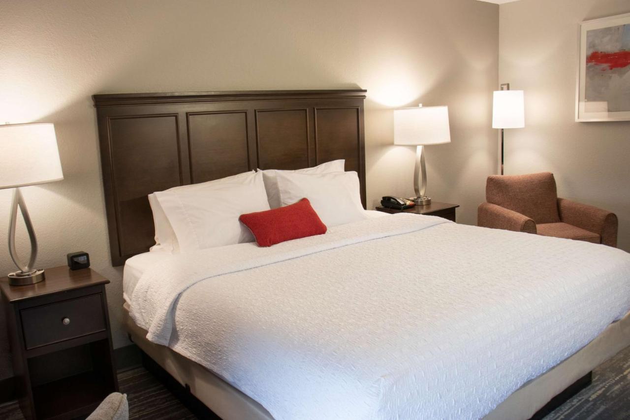 King Room - Non-Smoking at Hampton Inn Tuscaloosa-University