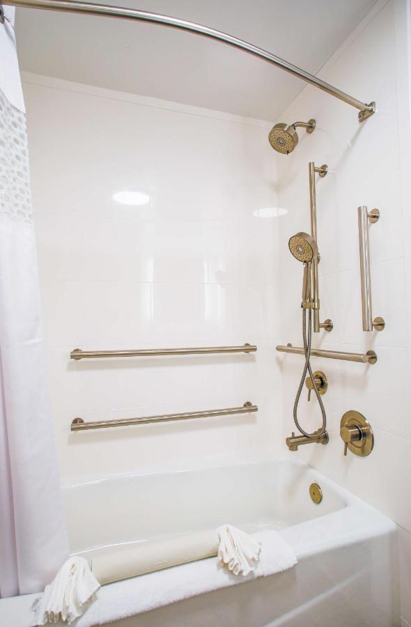 Queen Room with Two Queen Beds-Mobility Hearing Accessible with Bathtub at Hampton Inn Prescott